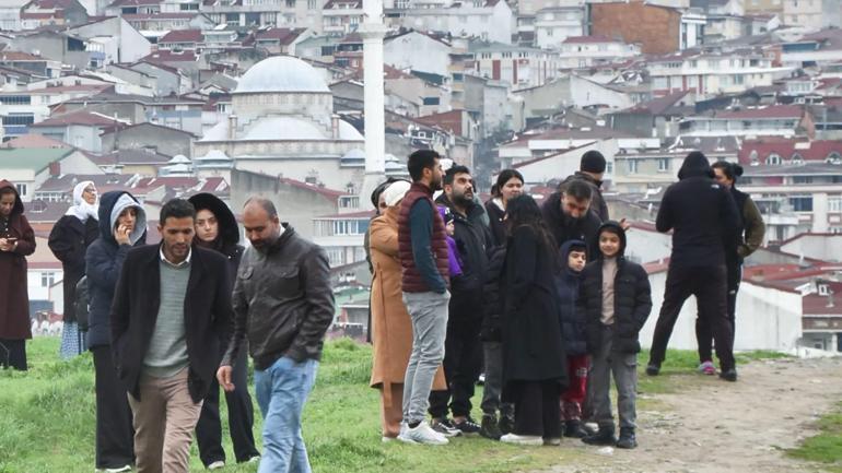 Esenyurtta 16 katlı binanın çatı katındaki kafede çıkan yangın söndürüldü