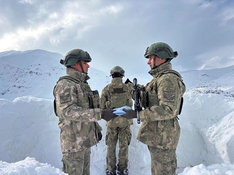 Komandoya çorap hediyesi