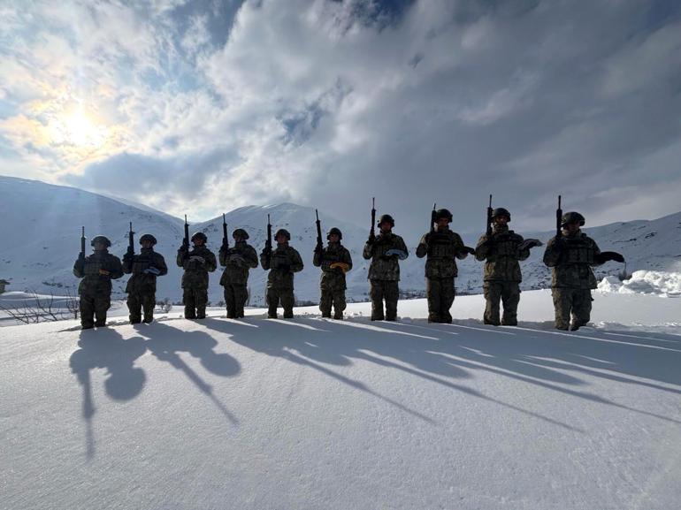 Komandoya çorap hediyesi