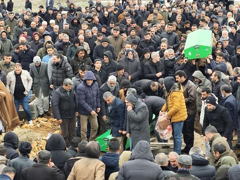 Yüzeyi buz tutan gölette cansız bedenleri bulunan 2 çocuk toprağa verildi