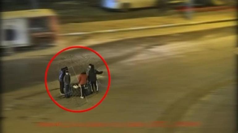 Eylem için lastik yakan gruba, kadınlar engel oldu; o anlar kamerada