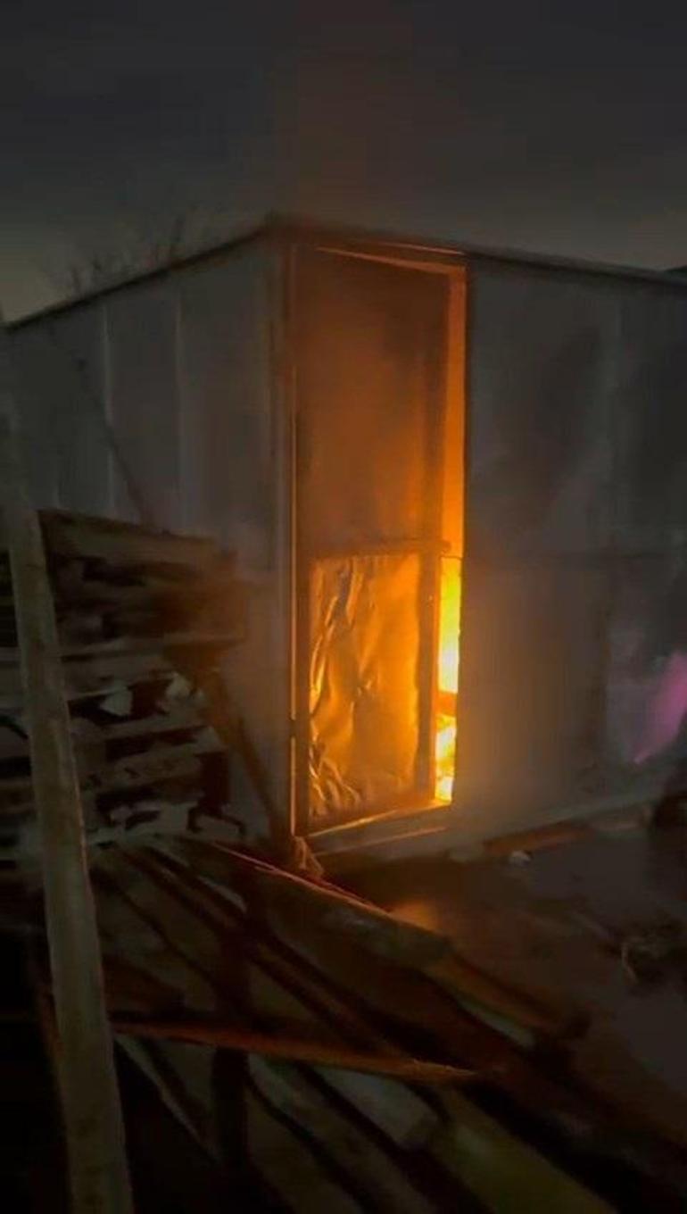 Avcılarda konteynerde çıkan yangın söndürüldü