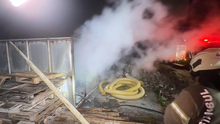 Avcılarda konteynerde çıkan yangın söndürüldü