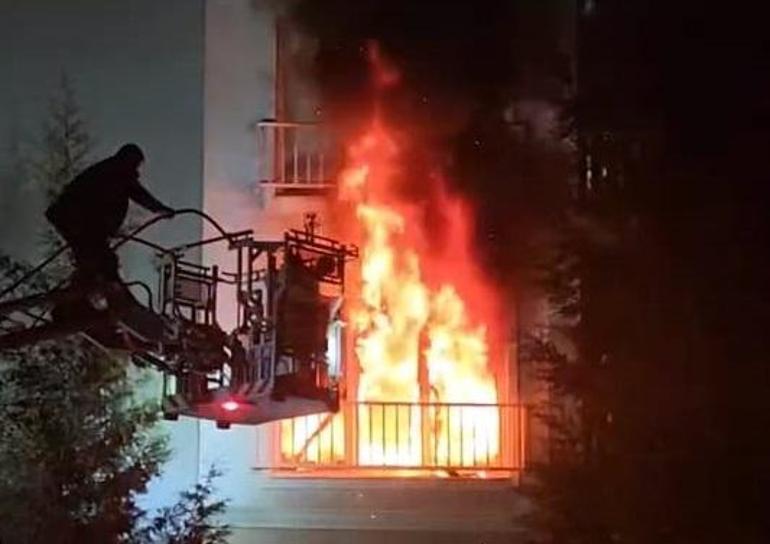 Bursada evde yangında 1i çocuk 3 kişi dumandan etkilendi
