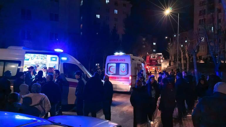 Bursada evde yangında 1i çocuk 3 kişi dumandan etkilendi