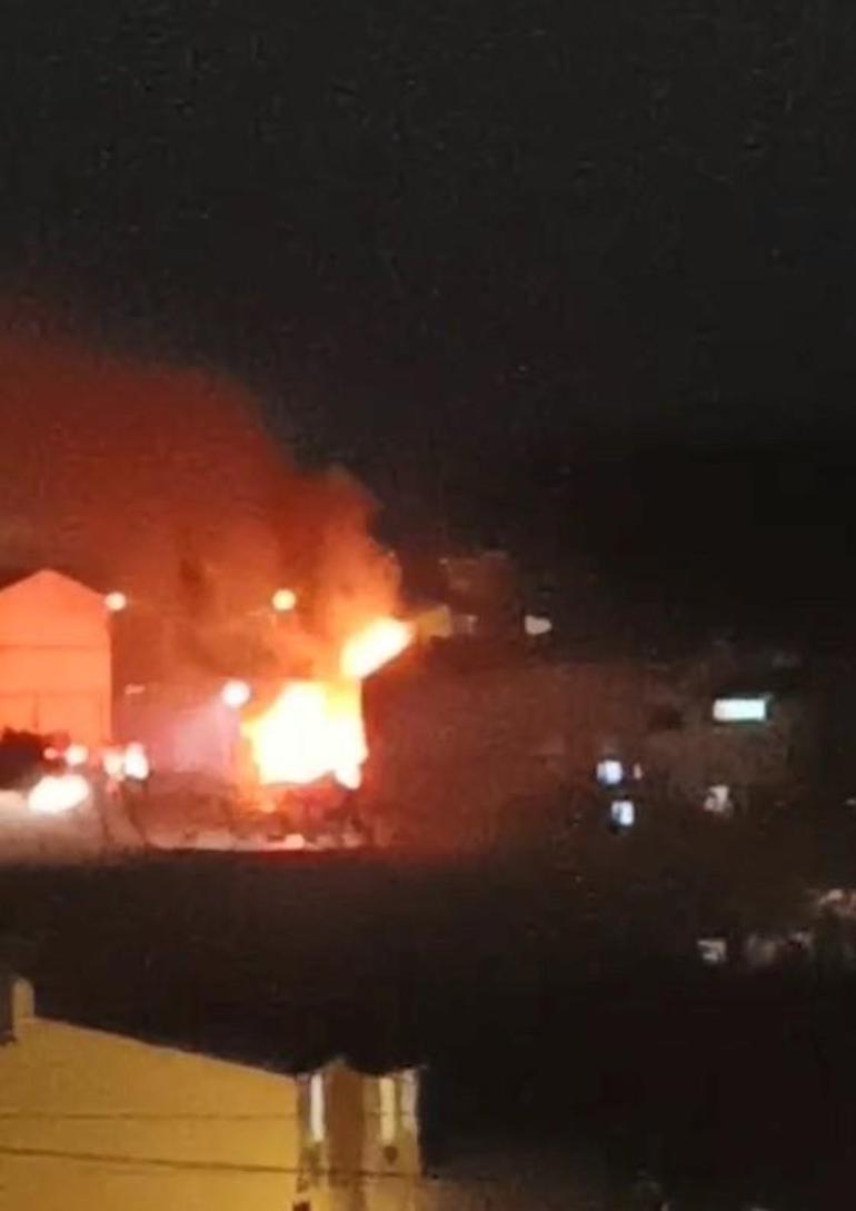 Arnavutköyde kömürlükte başlayan yangın binaya sıçradı