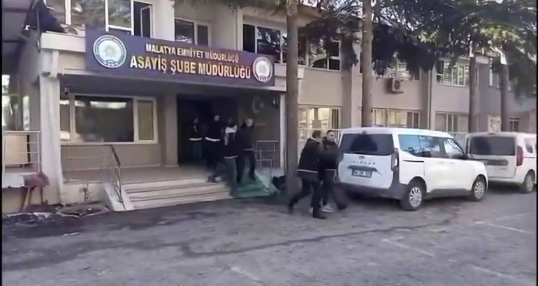 Malatyada kuyumculara sahte altın satan şüpheliler yakalandı; 3 tutuklama
