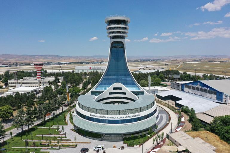 Esenboğa Havalimanının 3üncü pisti ve yeni kulesi yarın hizmete açılacak