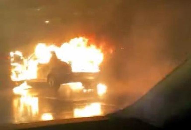 Avcılarda otomobil alev alev yandı