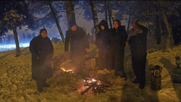Aydos Ormanı karla beyaza büründü; aileler karın keyfini çıkardı
