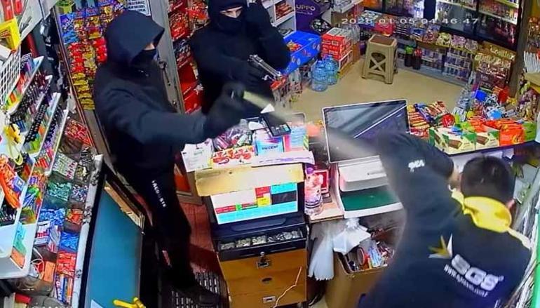 Girdikleri markette kasadaki parayı gasbeden 2 şüpheli tutuklandı