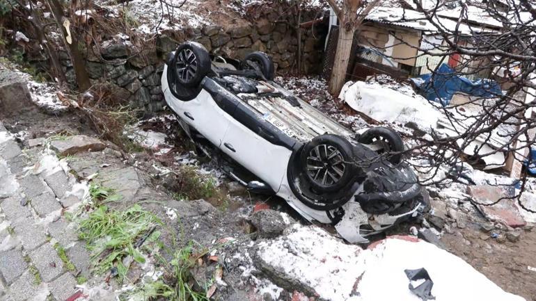 İstanbulda kar yağışı; kayan araçların kaza yaptığı anlar kamerada