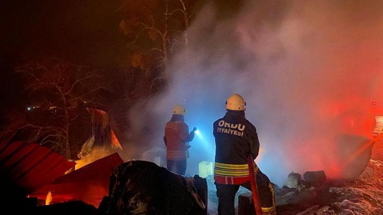 Ordu’da 1 saat arayla çıkan yangınlarda 2 ev 1 samanlık yandı, 2 kişi dumandan etkilendi