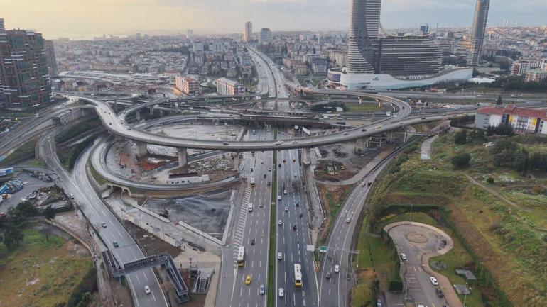 İstanbul halkı toplu taşımayı kullandı, megakent’te yollar boş kaldı