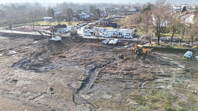 Sapanca Gölü kıyısındaki kaçak yapılar yıkılıyor