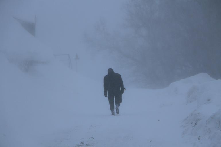 Karlıova’da tipi nedeniyle hayat durma noktasına geldi