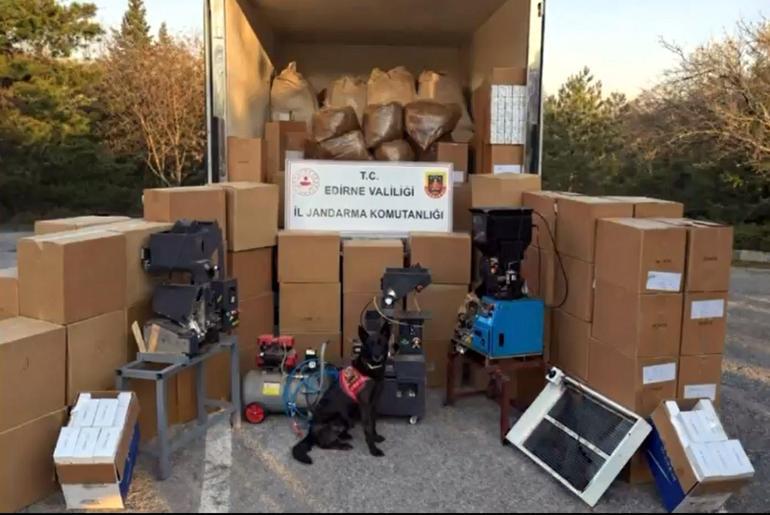 Edirnede kaçak tütün operasyonu; 4 gözaltı