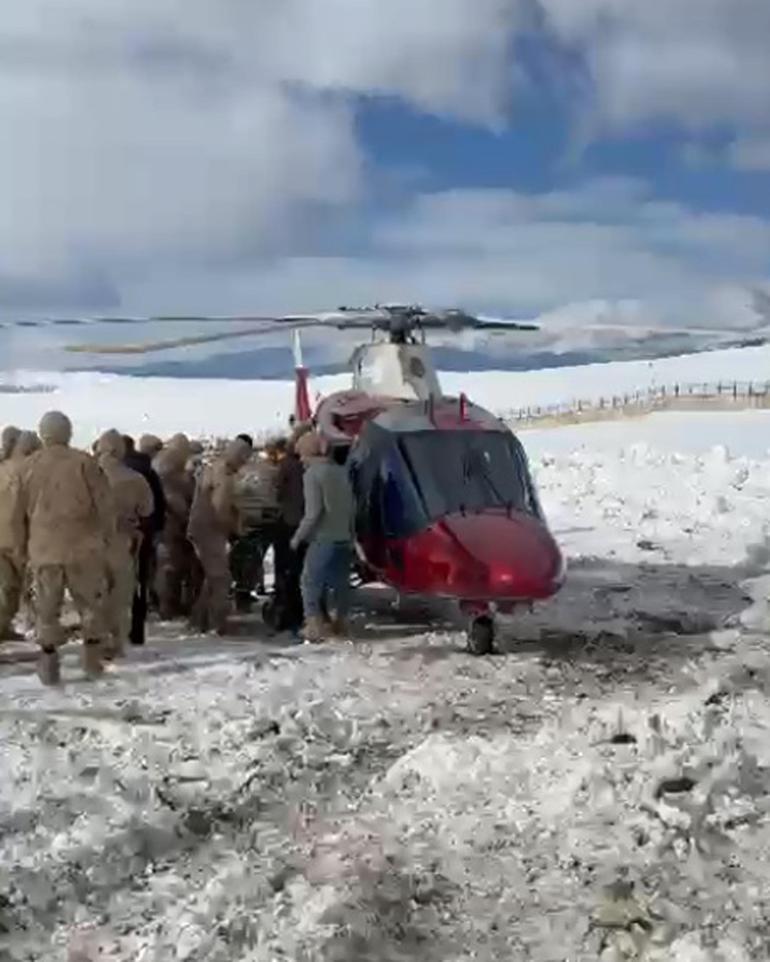 Ambulans helikopter 1 günlük bebek için havalandı