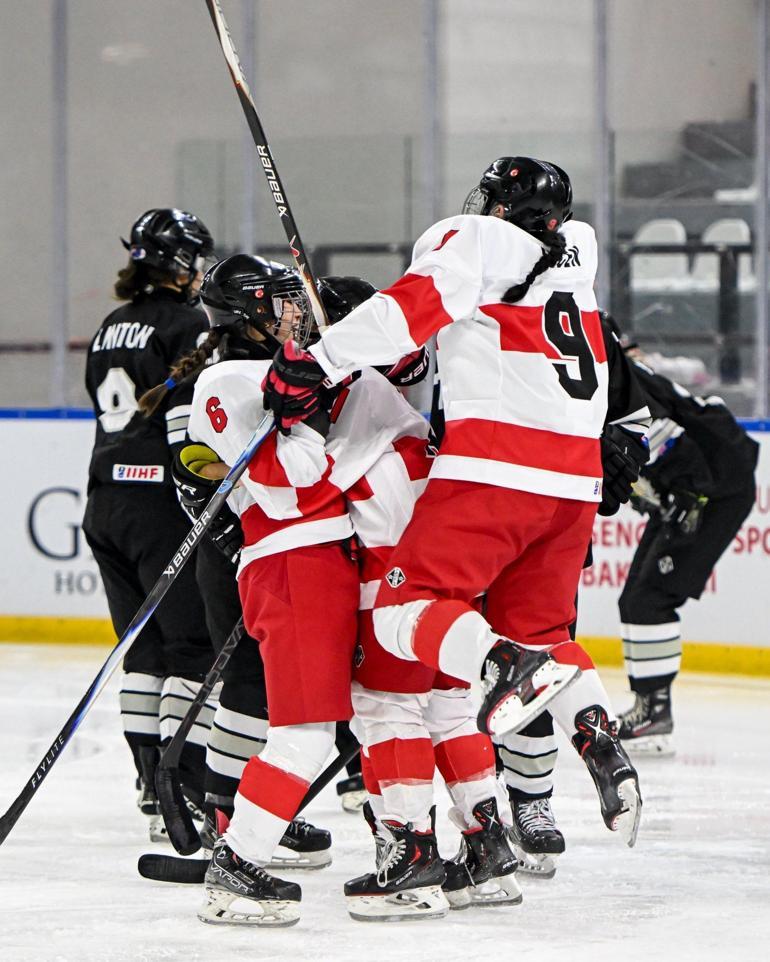 U18 Kadın Buz Hokeyi Milli Takımı Yeni Zelanda’yı 3-1 yendi