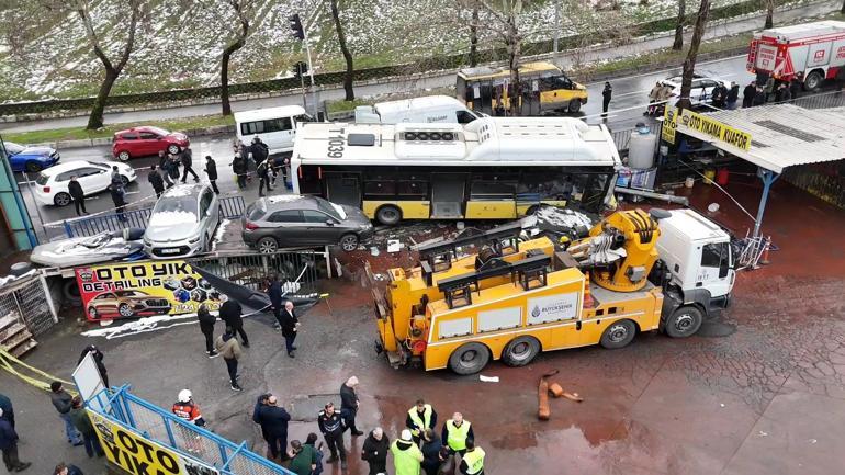 Esenlerde İETT otobüsünün otoparka daldığı kaza kamerada