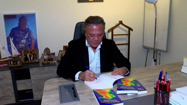 Oktar Asoğlu’nun yeni romanı ‘Kırmızı Deniz Mavi İnsan’ okurlarla buluştu