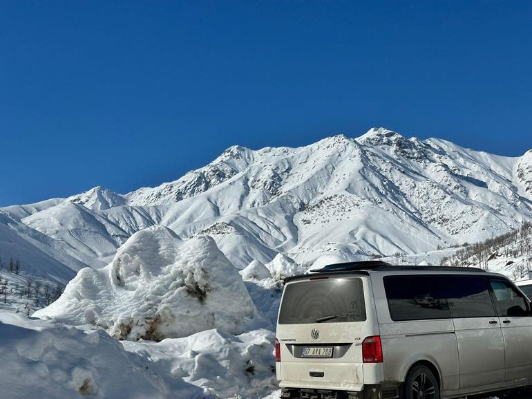 Şırnak-Hakkari kara yolu çığ riski nedeniyle ulaşıma kapatıldı