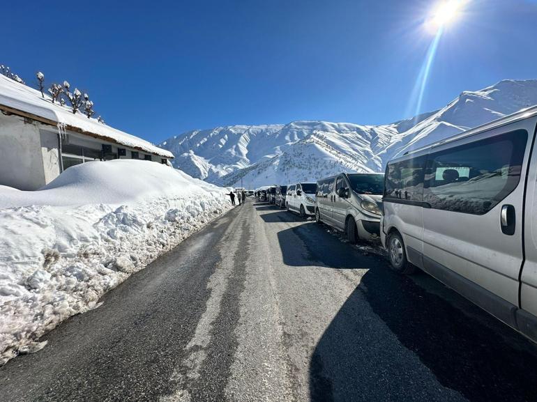 Şırnak-Hakkari kara yolu çığ riski nedeniyle ulaşıma kapatıldı