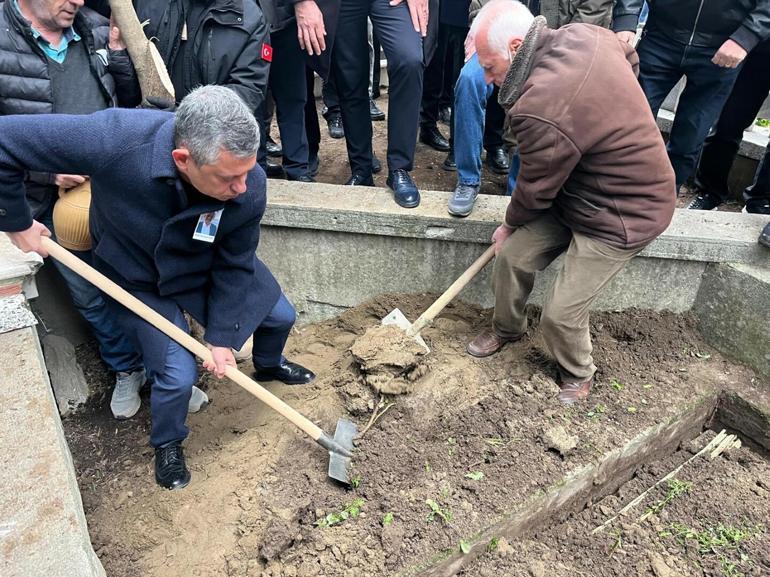 Özgür Özel, Manisada cenaze törenine katıldı