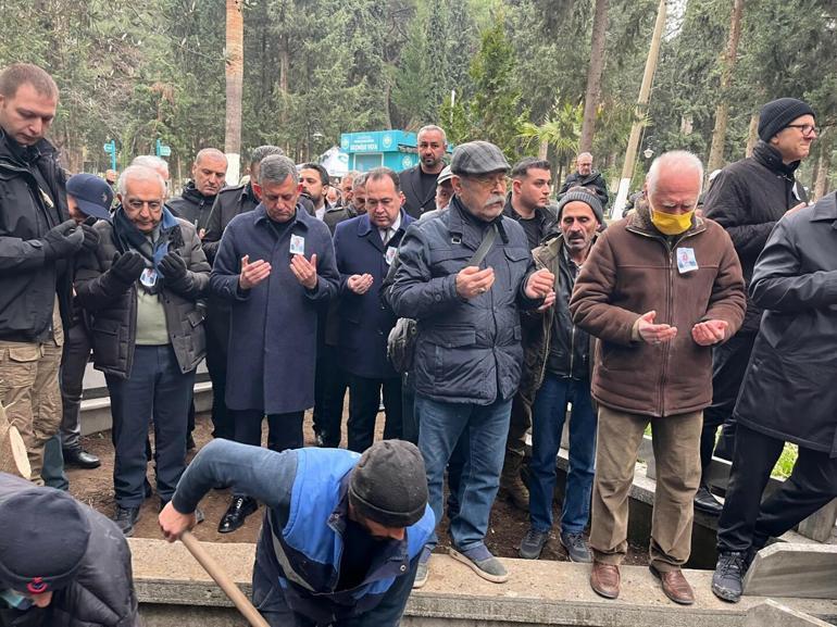 Özgür Özel, Manisada cenaze törenine katıldı