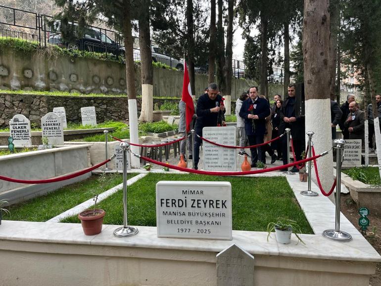 Özgür Özel, Manisada cenaze törenine katıldı