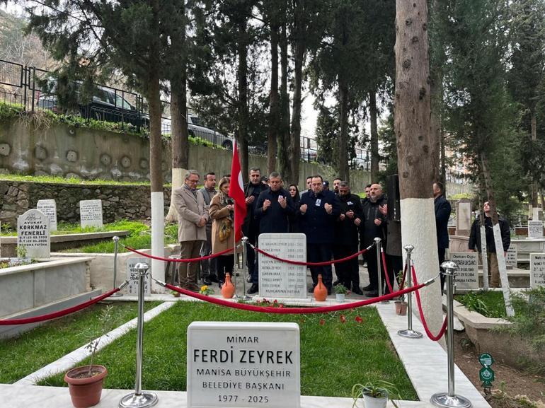 Özgür Özel, Manisada cenaze törenine katıldı