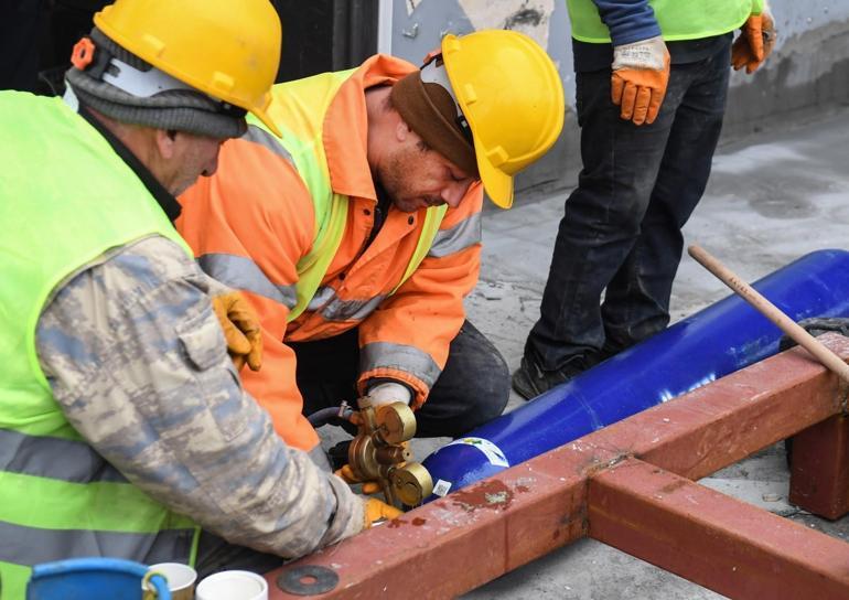 Şişlide otelin kaçak yapıları yıkıldı