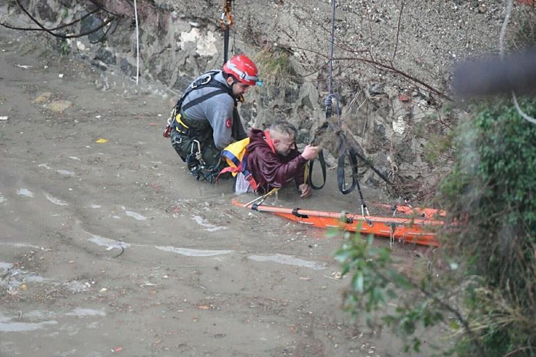 İzmirde sağanak etkili oldu