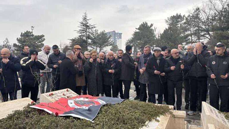 İlhan Cavcav, vefatının 9’uncu yıl dönümünde kabri başında anıldı