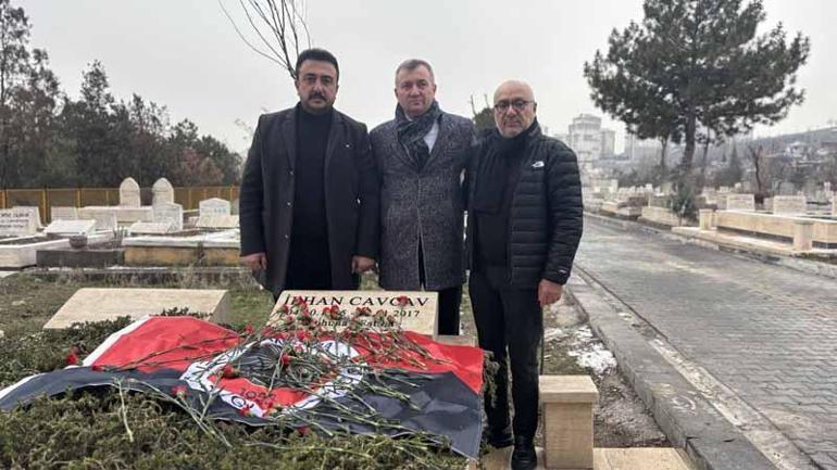 İlhan Cavcav, vefatının 9’uncu yıl dönümünde kabri başında anıldı