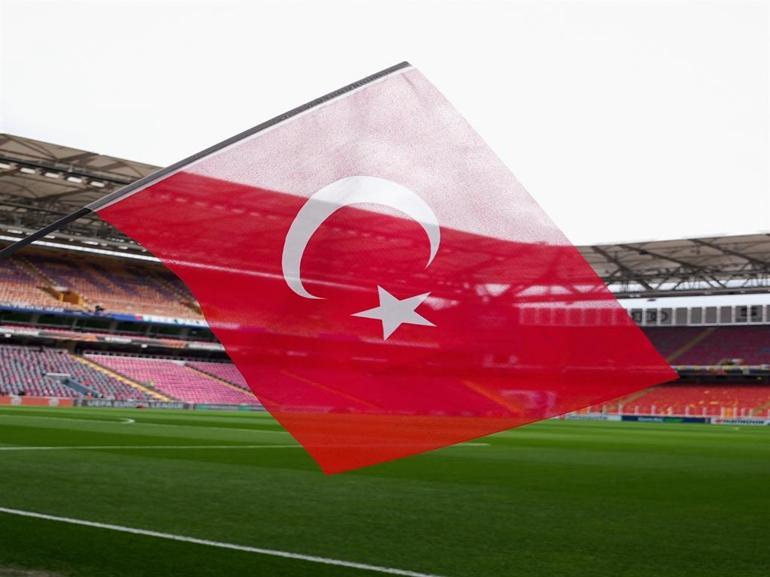 Kadıköy, Türk bayraklarıyla donatıldı