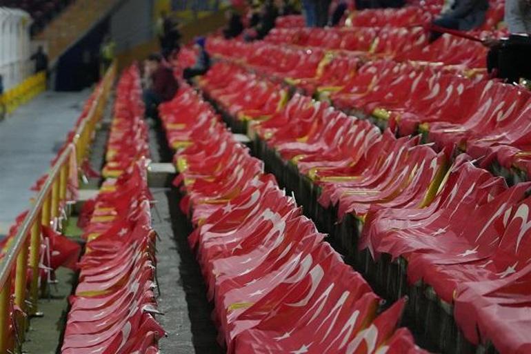 Kadıköy, Türk bayraklarıyla donatıldı