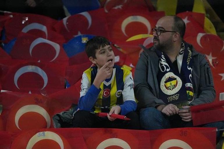 Kadıköy, Türk bayraklarıyla donatıldı