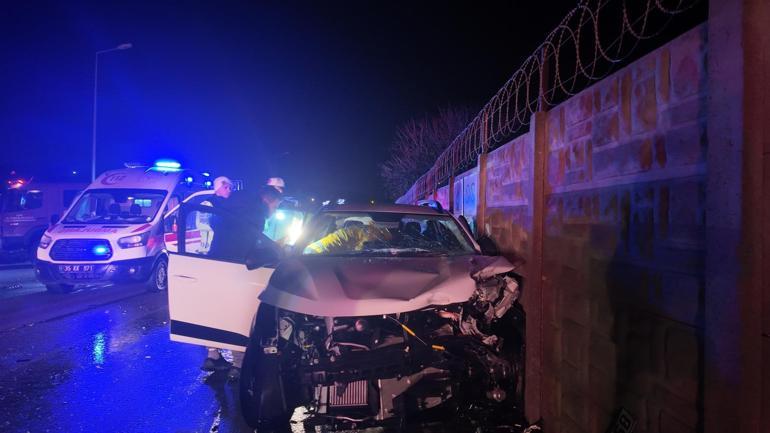 İzmir’de iki otomobil çarpıştı: 2’si ağır 6 yaralı