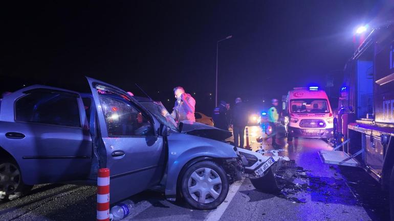 İzmir’de iki otomobil çarpıştı: 2’si ağır 6 yaralı