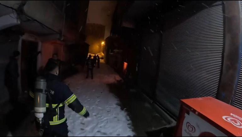 İtfaiye eri, alevlerin arasındaki tüpü çıkardı; o anlar kamerada