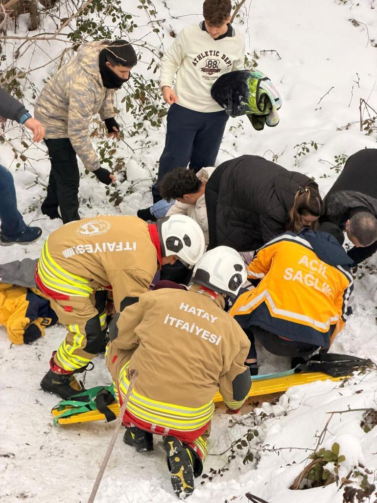 Hatay’da otomobil, köprüden dereye düştü; 5 yaralı