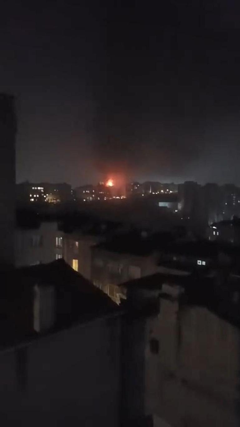 Kağıthanede 4 katlı binanın çatısı alev alev yandı