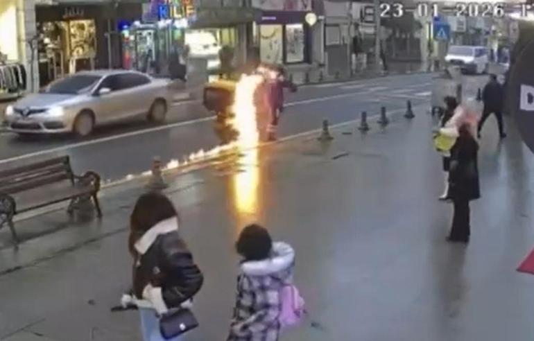 Seyir halindeki motosiklet alev aldı; o anlar kamerada