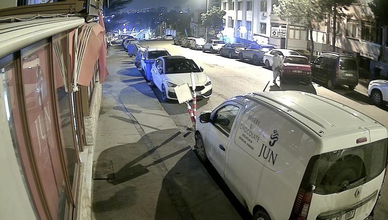 Alkollü sürücünün kullandığı otomobil park halindeki araçlara çarptı; o anlar kamerada