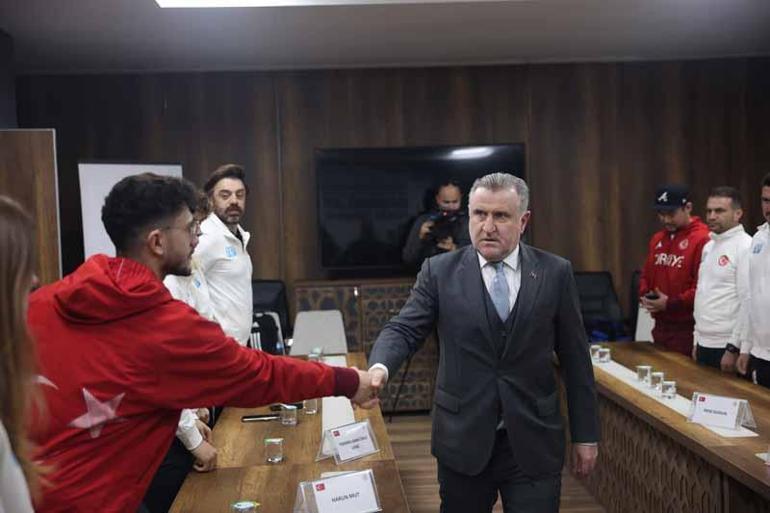 Bakan Bak 2026 Kış Olimpiyatlarına katılacak milli sporcuları kabul etti