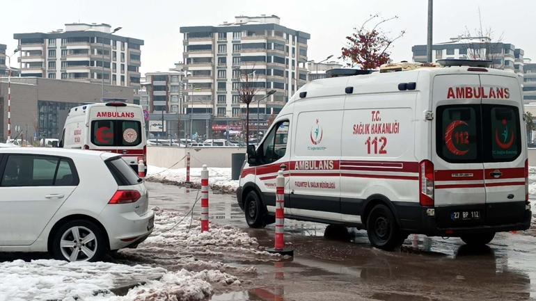 Boşanma aşamasındaki eşini koli bandı ile bağlayıp, başından aşağı kezzap döktü