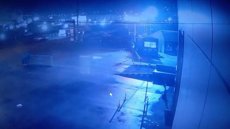 Otomobil, TIRa çarptı: 2 ölü, 1 yaralı