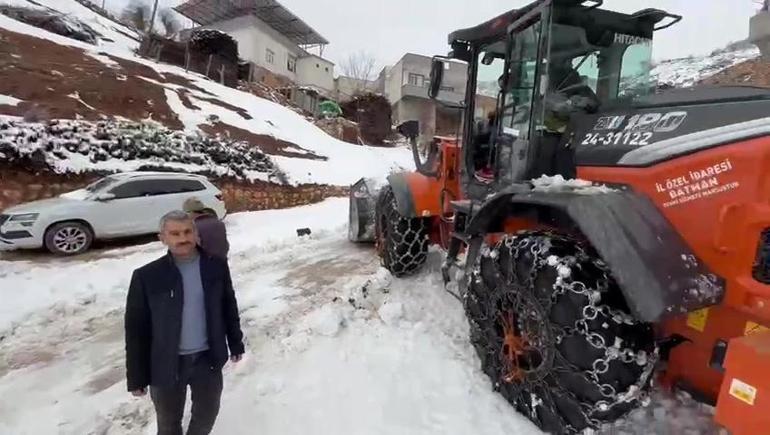 Yolu kapanan köydeki şehit ailesi için ekipler seferber oldu