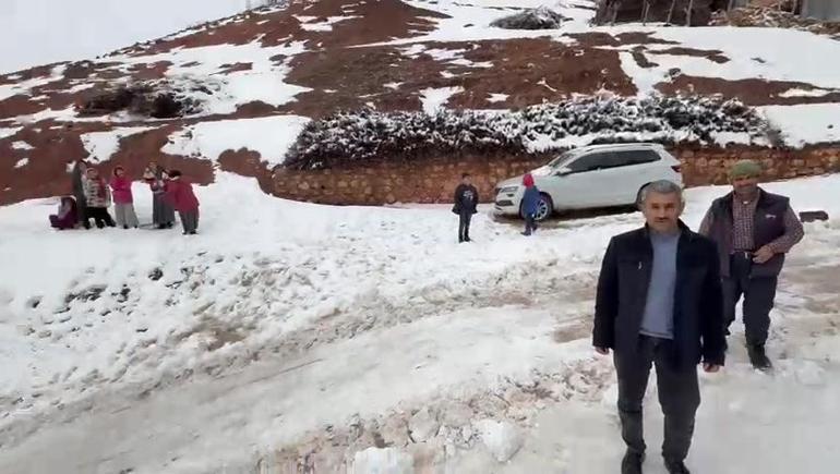 Yolu kapanan köydeki şehit ailesi için ekipler seferber oldu